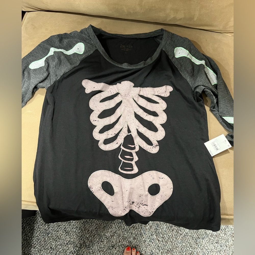Size Large 3/4 length sleeve skeleton shirt